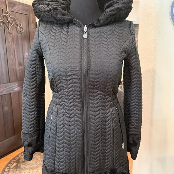 Black Reversible Fitted Lambs Wool/Quilted Coat - Picture 8 of 10